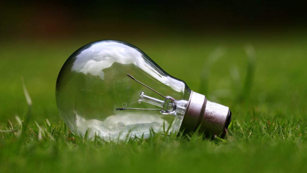 Energievergelijker tool: vul verbruik en postcode in om energiecontracten te vergelijken en geld te besparen