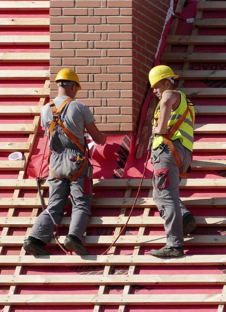 Professionele dakdekkers in Deventer voeren dakonderhoud uit aan residentieel pand
