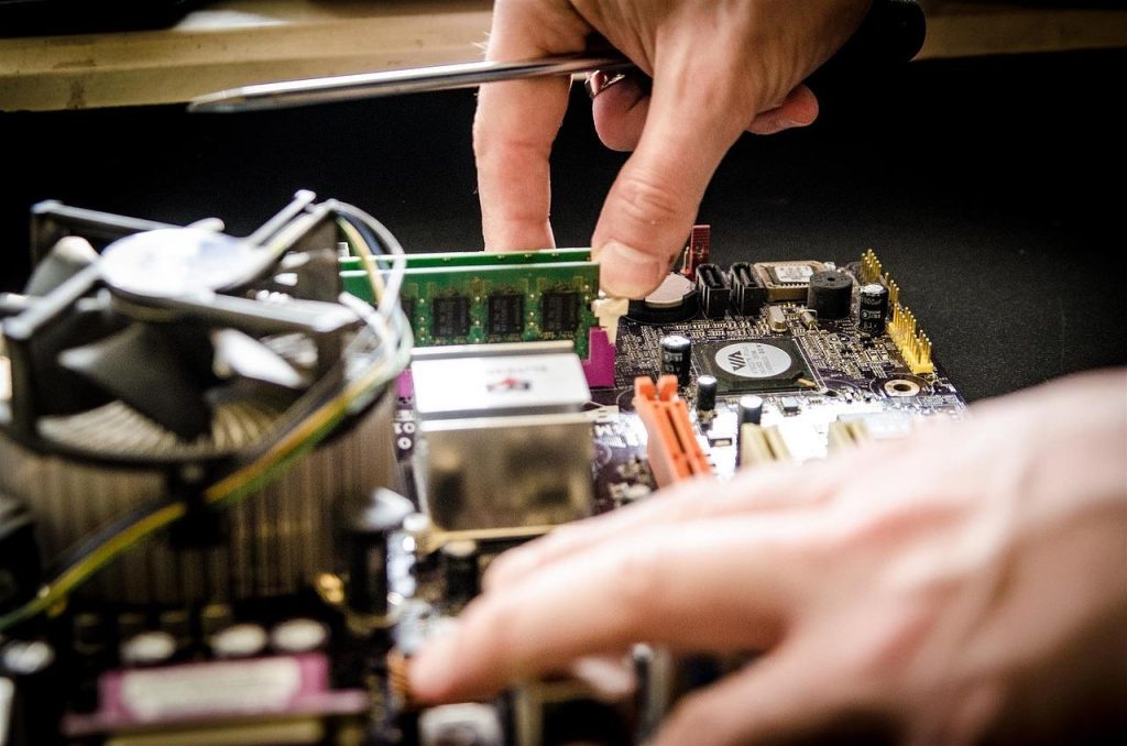 Professionele computer reparatie in Hellevoetsluis met deskundige technici die computerproblemen snel en effectief oplossen