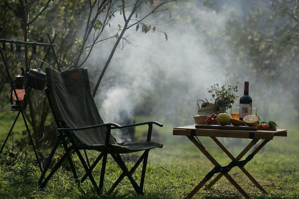 Campingwinkel in Tiel met diverse outdoor uitrusting zoals tenten, slaapzakken en kookgerei voor alle soorten kampeerders