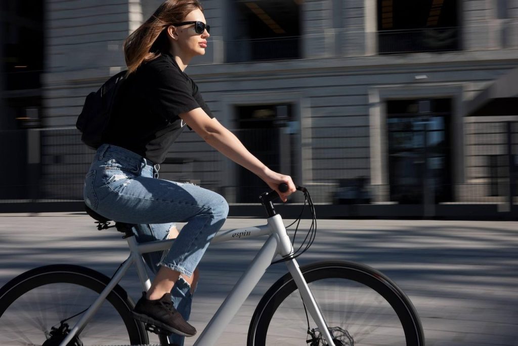 Verschillende fietsen beschikbaar in Deventer: stadsfiets, racefiets en e-bike voor elke wens en levensstijl.